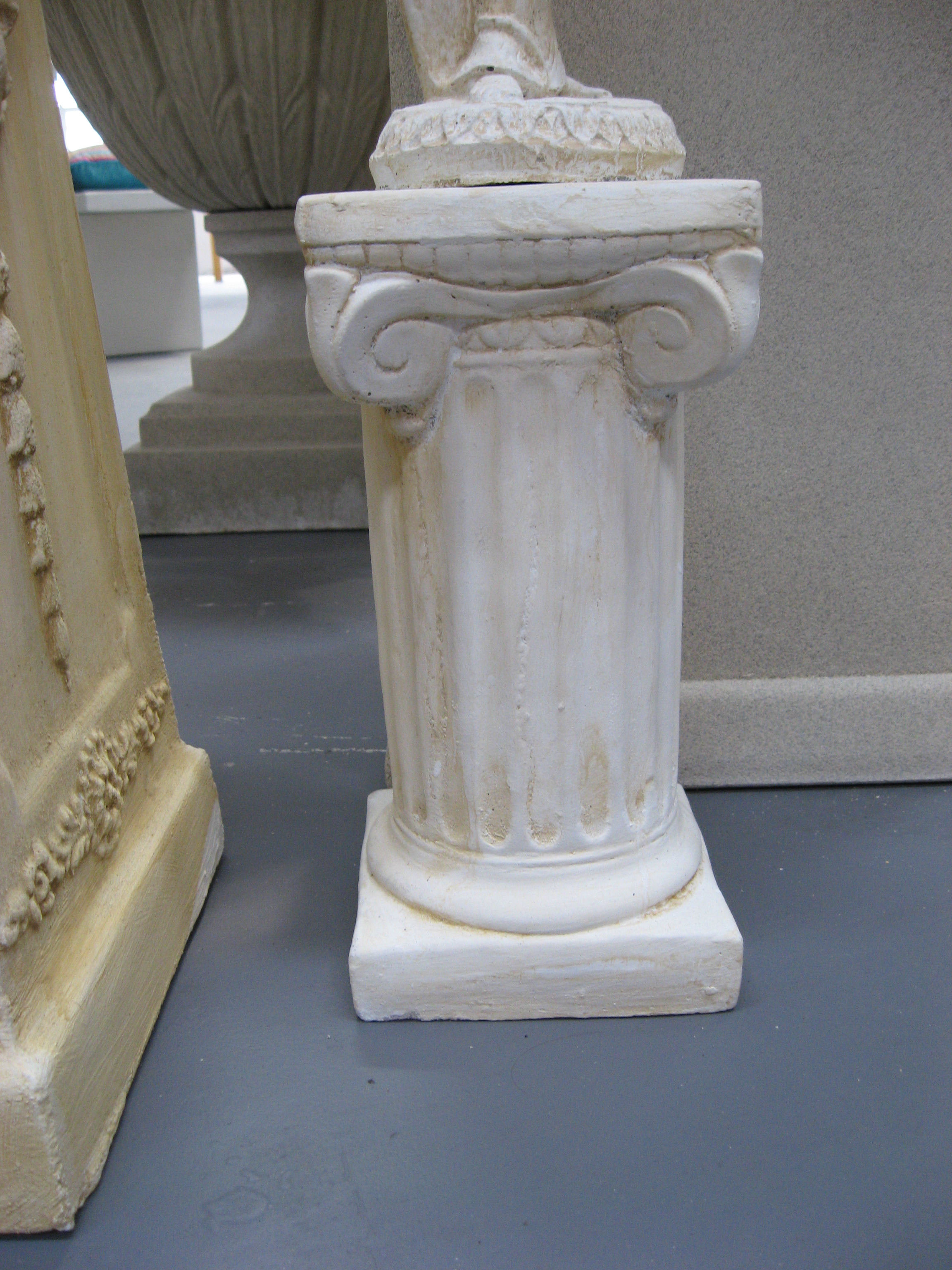 Alexander Pedestal Small