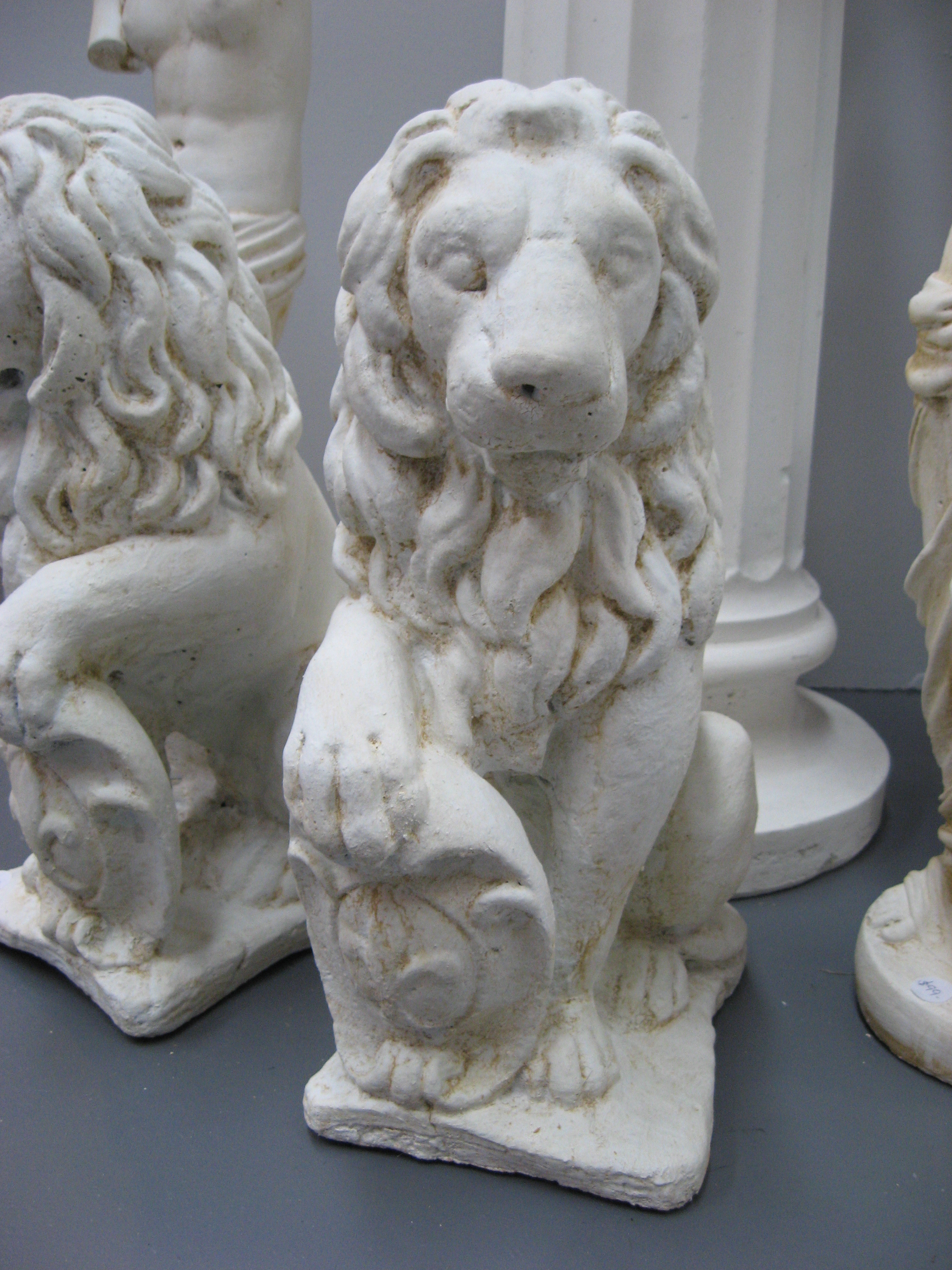 Lion with Shield Right