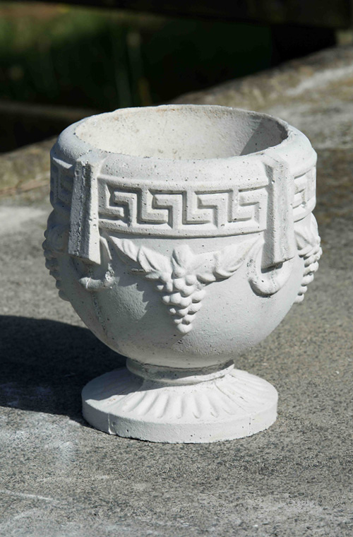 Isolde Urn